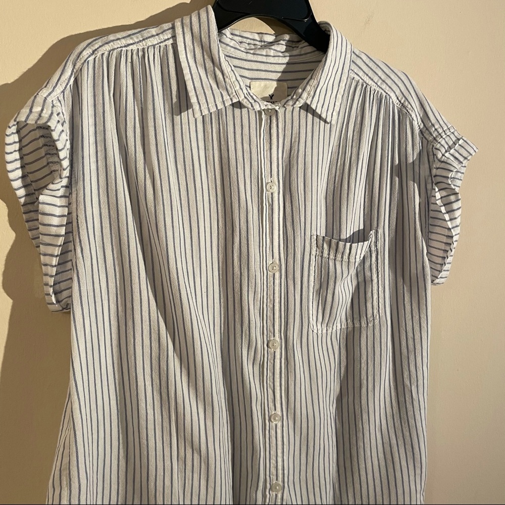 American Eagle Rolled Sleeve Button Down Large